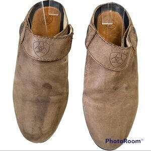 - ARIAT MULE SPORTS dark cream size 7 1/2 leather